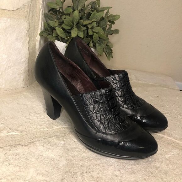 Indigo by Clarks black leather/patent leather low booties sz 10 - Picture 3 of 9